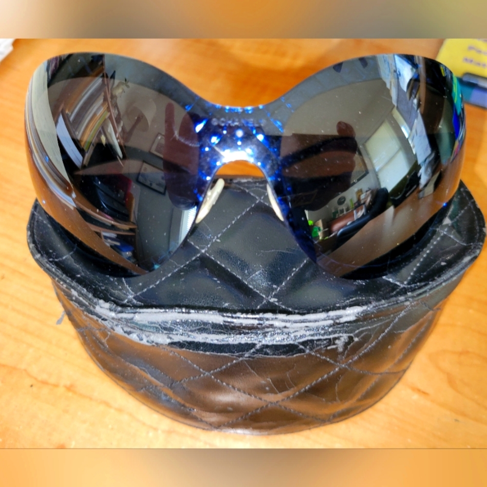 CHANEL Dark Blue Oversized Sunglasses - Picture 2 of 14